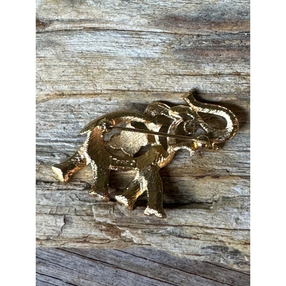 Vintage Crown Trifari Elephant Brooch Gold Tone Enamel Red Green Blue Pin 1.5” - Picture 7 of 7